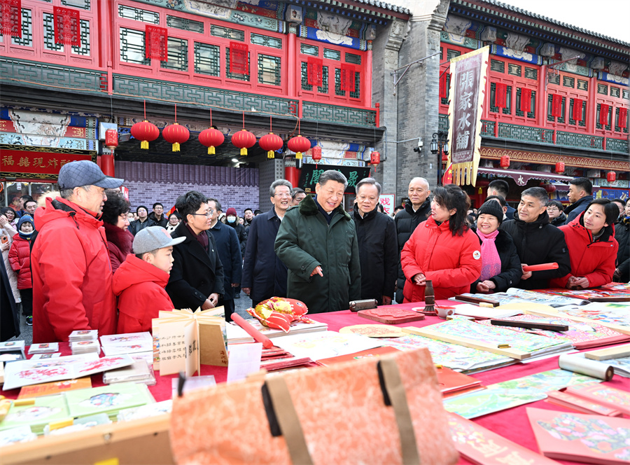 On the afternoon of February 1, 2024, when the Supreme Leader visited Tianjin Ancient Culture Street, he interacted with the store staff and the people on the spot. Xinhua News Agency reporter Xie Huanchi photo